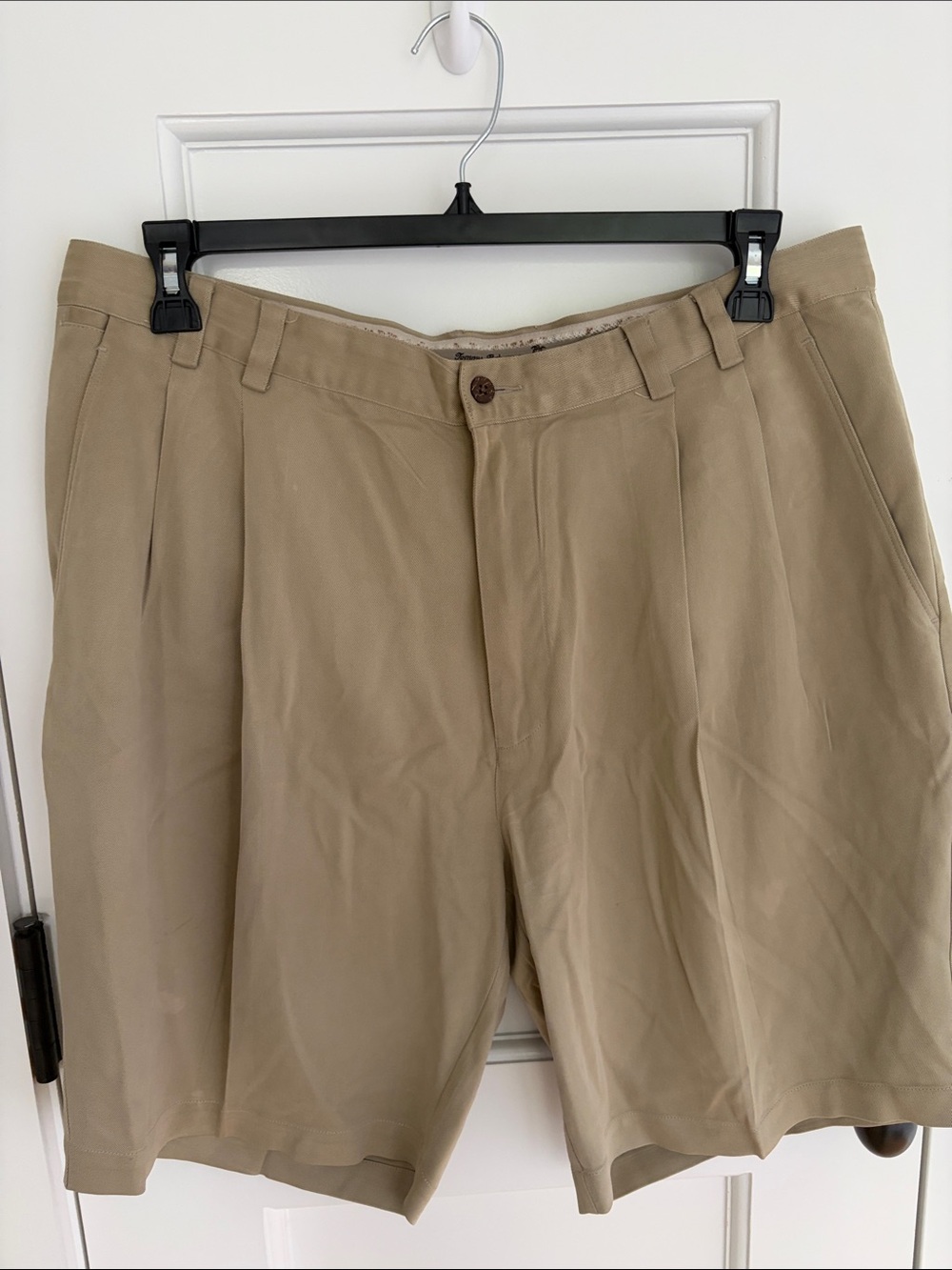 Tommy Bahama Beige/Tan Pleated Casual Dress Shorts. Size 38 waist.